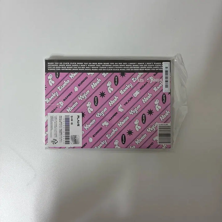[BUNJANG] Pleiades Aniplus Collaboration Postcard Book (Sealed) / 미개봉) 플레이브 애니플러스 콜라보 삼왜 엽서북 포스트카드북 판매