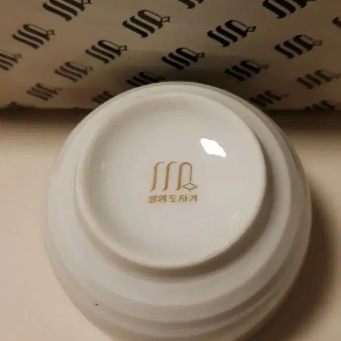 [BUNJANG] Miryang White Porcelain Vintage Sake Cup Set (12 Pieces) / 밀양백자빈티지도자기 술잔 세트 12개입