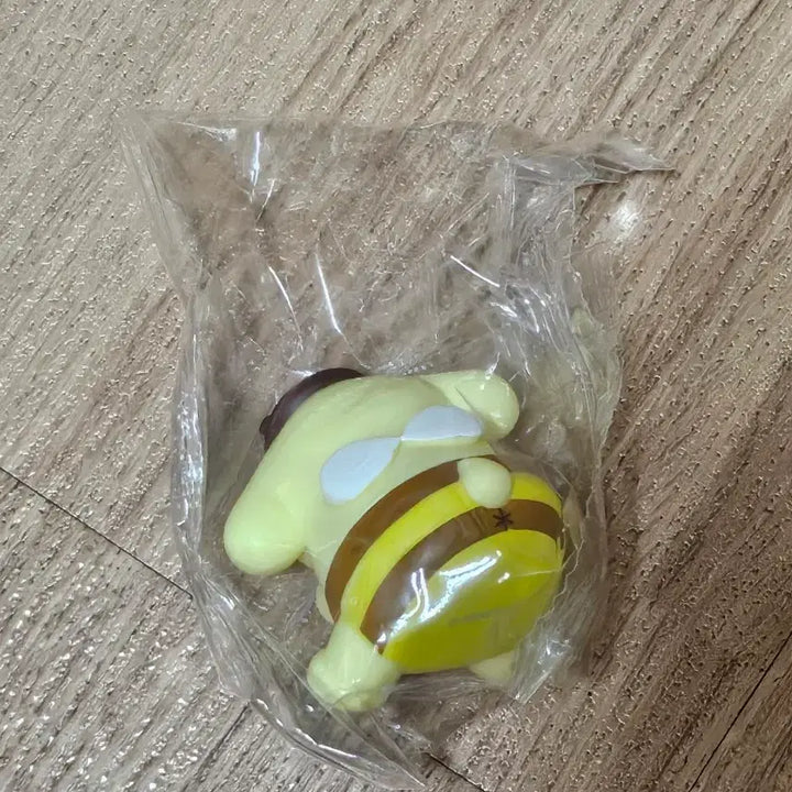 [BUNJANG] Sanrio Pompompurin Honey Bee Gacha Figure / 산리오 폼폼푸린 꿀벌 피규어 가챠