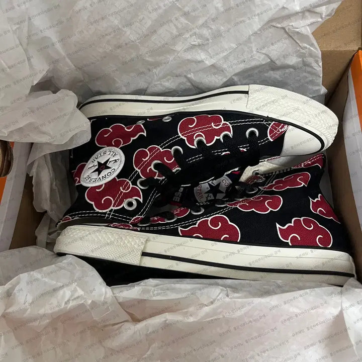[BUNJANG] Naruto Uchiha Itachi Akatsuki Collaboration Converse Shoes (Size 240) / [미사용] 나루토 우치하 이타치 아카츠키 콜라보 컨버스 240 사이즈 신발