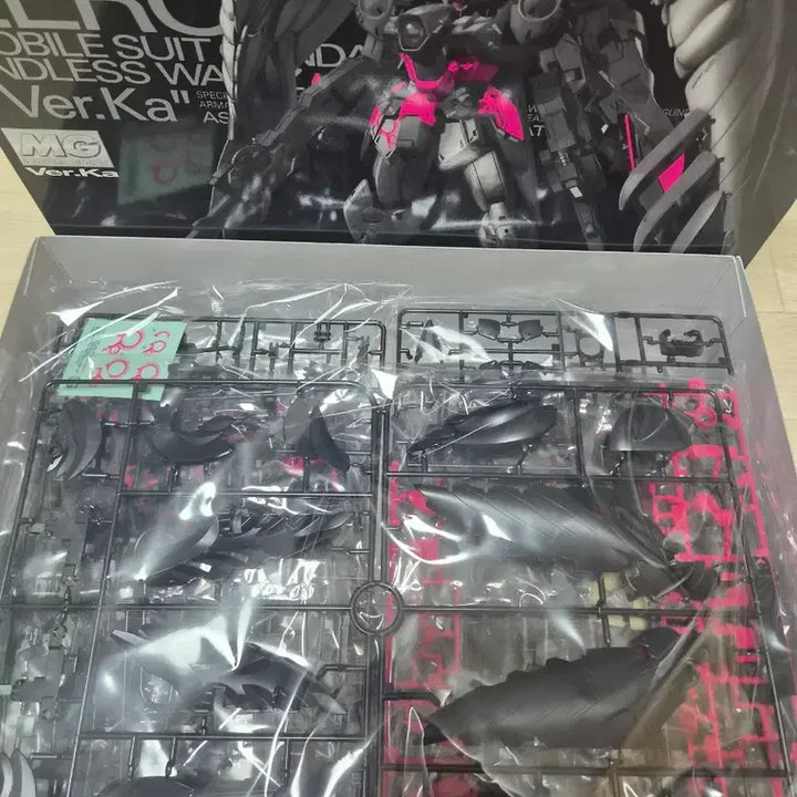[BUNJANG] Bandai MG 1/100 Wing Gundam Zero EW Ver.Ka Recirculation Color/Neon Pink / 반다이 MG 1/100 윙 건담 제로 EW Ver.Ka 리써큘레이션 컬러/네온 핑크