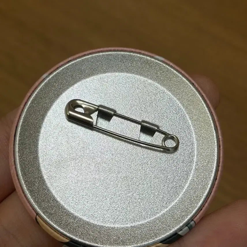 [BUNJANG] Attack on Titan Eren Keychain &amp; Badge Set / 진격의 거인 에렌 키링 뱃지