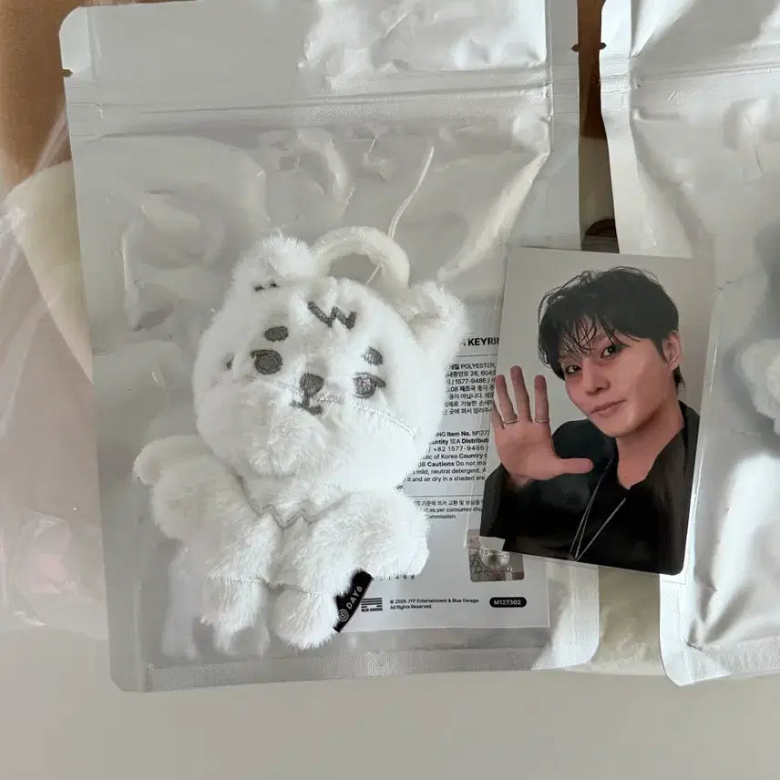 [BUNJANG] Young K Youngest Keyring Angel Ppurimeul Demeul Cushion / 영케이 영기스트 키링 천사 쁘멀 데멀 + 방석 새상품