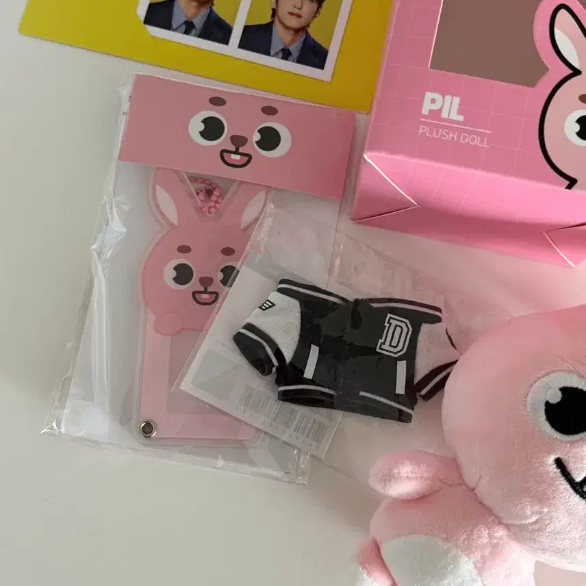 [BUNJANG] DAY6 Wonpil Denimals Winkpil-kki + Acrylic Holder + Varsity Outfit Bundle / 데이식스 원필 데니멀즈 윙크필끼 + 아크릴홀더 + 바시티 옷