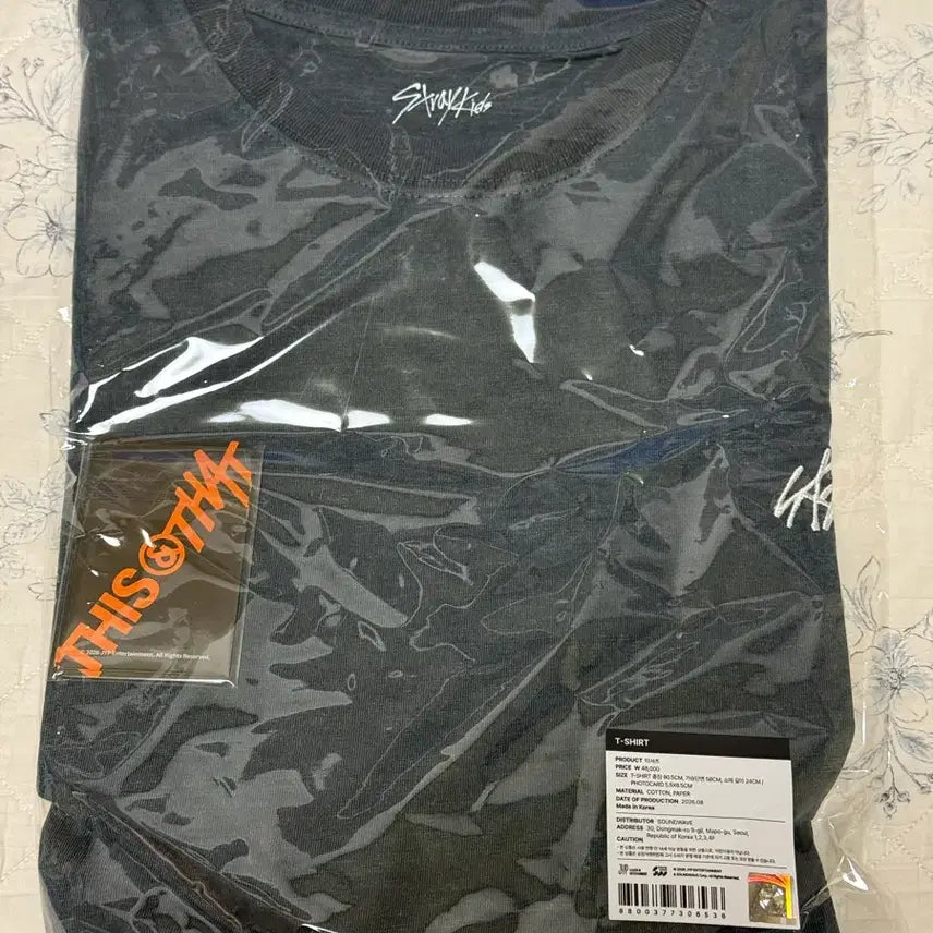 [BUNJANG] Stray Kids THIS&amp;THAT Limited Edition Short-Sleeve T-Shirt with 7-Member Photocard Set / 스키즈 디스앤뎃 팝업 반팔티셔츠 포토카드(7명)