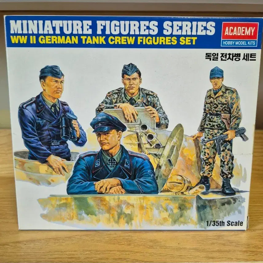 [BUNJANG] Academy 1/35 German Tank Crew Figure Set Plastic Model Kit / 고전프라 밀리터리 프라모델 아카데미과학 1/35 독일 전차병 피규어 세트