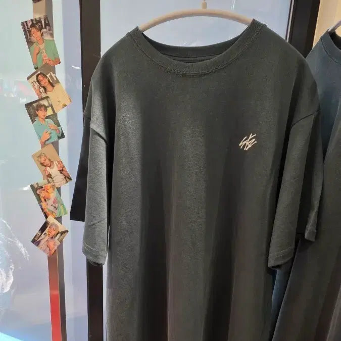 [BUNJANG] Stray Kids This&amp;That T-shirt Photocard Changbin / 스키즈)This&amp;That 티셔츠 포카 판매 (창빈이)