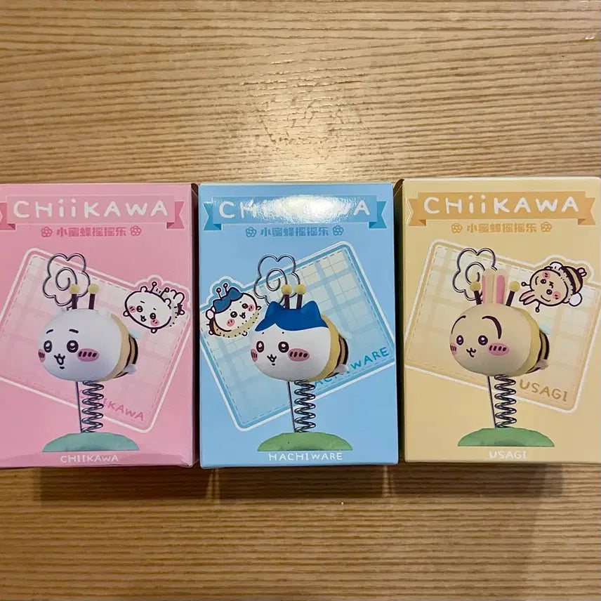 [BUNJANG] Chiikawa Bee Shaking Figure Memo Holder / 치이카와 꿀벌 흔들 피규어 데스크탑 차량용 메모꽂이