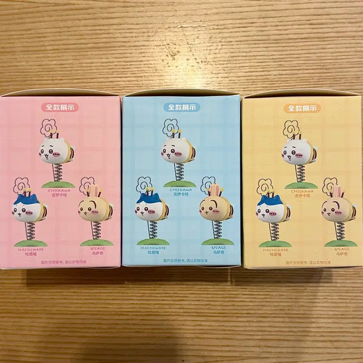[BUNJANG] Chiikawa Bee Shaking Figure Memo Holder / 치이카와 꿀벌 흔들 피규어 데스크탑 차량용 메모꽂이