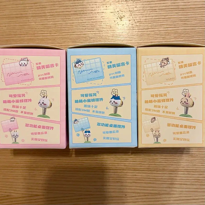 [BUNJANG] Chiikawa Bee Shaking Figure Memo Holder / 치이카와 꿀벌 흔들 피규어 데스크탑 차량용 메모꽂이