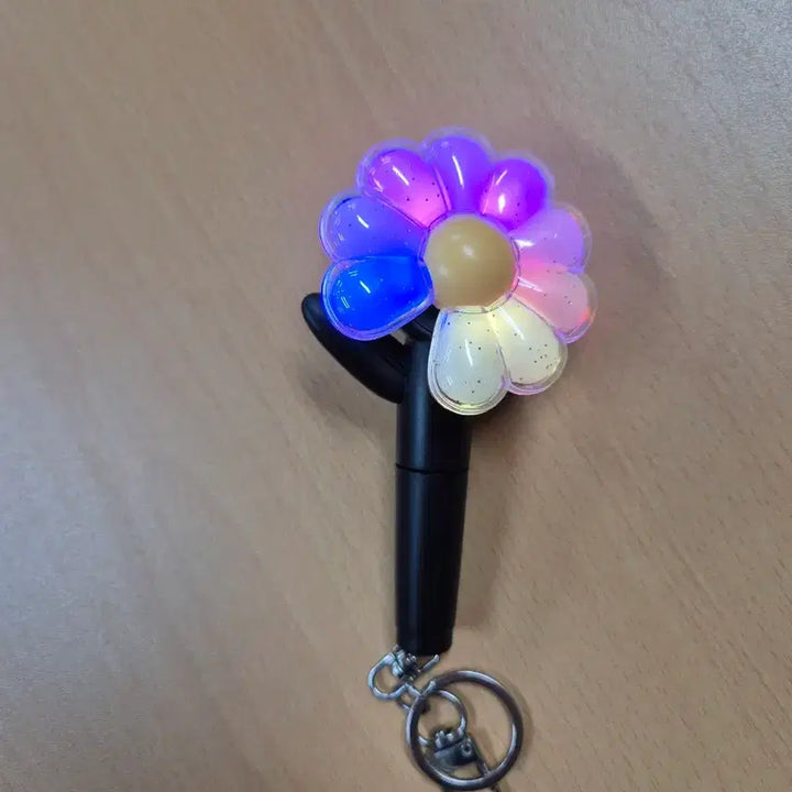 [BUNJANG] G-Dragon Wuer Mensch Official Mini Light Keyring / (무료배송)지드래곤 위버멘쉬 오피셜 미니 라이트 키링
