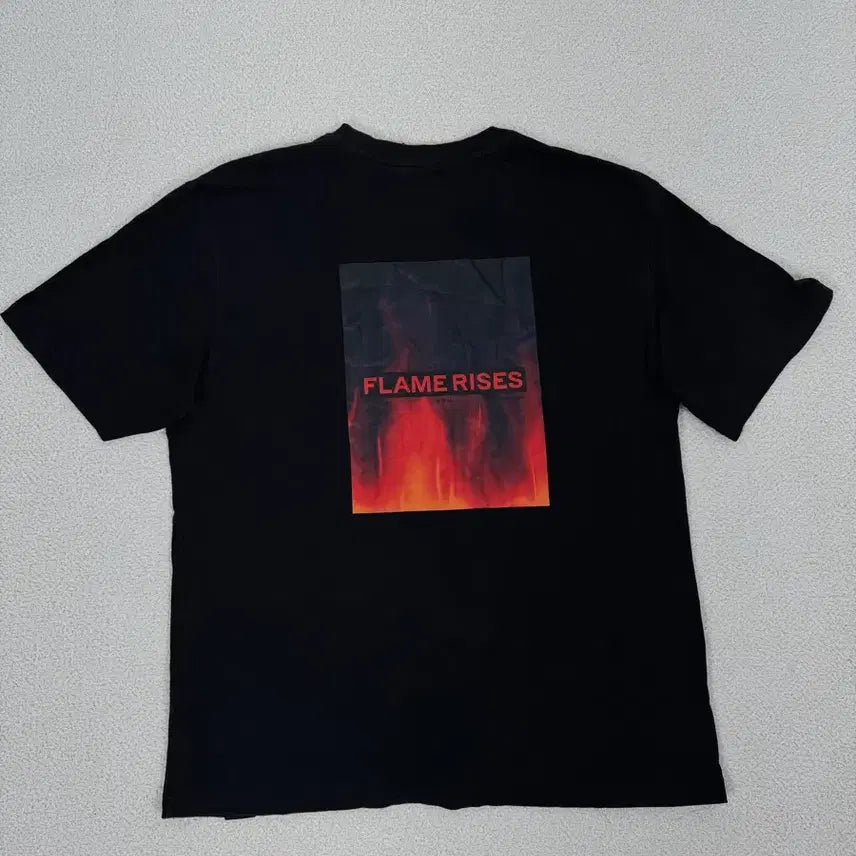 [BUNJANG] LE SSERAFIM FLAME RISES Concert Official MD T-Shirt XL / 르세라핌 FLAME RISES 콘서트 공식 MD 반팔티 XL