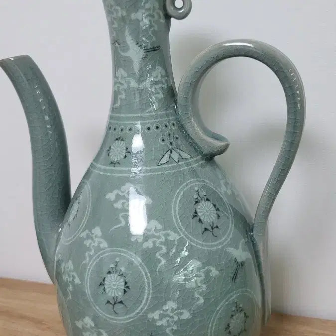 [BUNJANG] Haegang Yu Geun-hyung Master Celadon Teapot / 해강 유근형 선생 운학상감청자 주전자