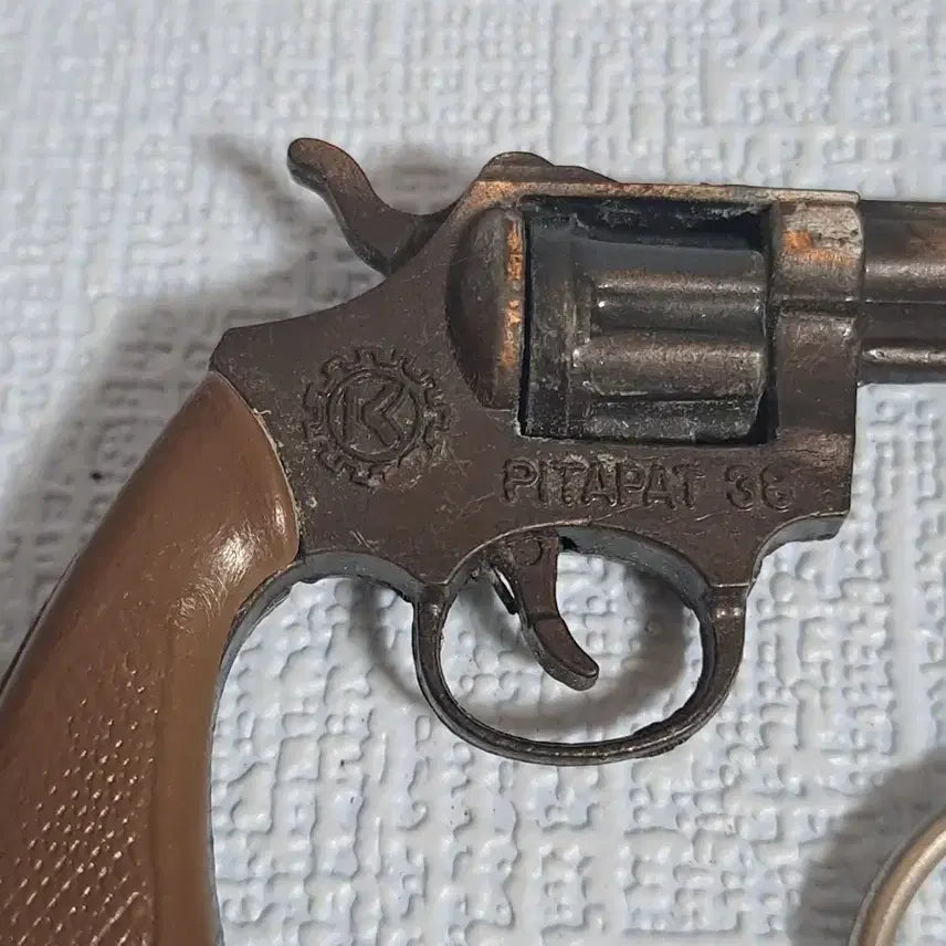 [BUNJANG] Retro Diecast Revolver Toy Gun Keychain / 고전완구 [ 리볼버 ] 레트로 다이캐스트 딱총 희귀수집품