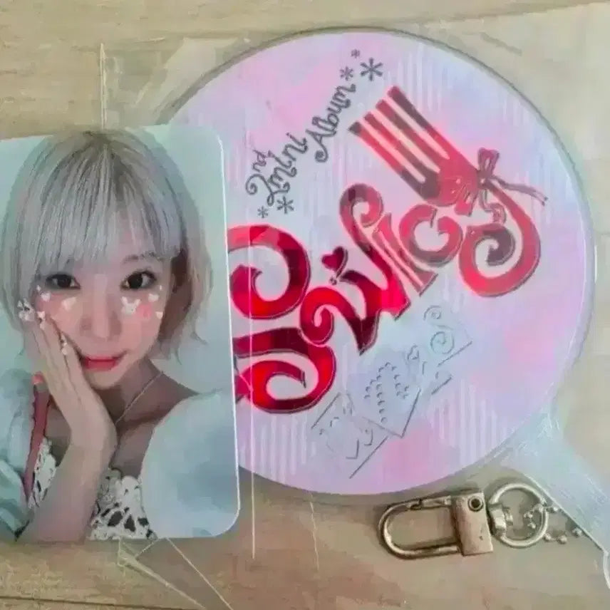 [BUNJANG] UNI’S Workshop Kotoko Bundle Set Photocard, Keychain, and Fan / 유니스 공방 포카 코토코 일괄 +키링 부채 양도
