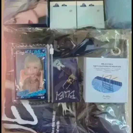 [BUNJANG] Sunmi Blue Broadcast Photocard &amp; Fan Meeting Gift Set / Sunmi Blue 선미 음중 미팬 역조공+포카 양도합니다.