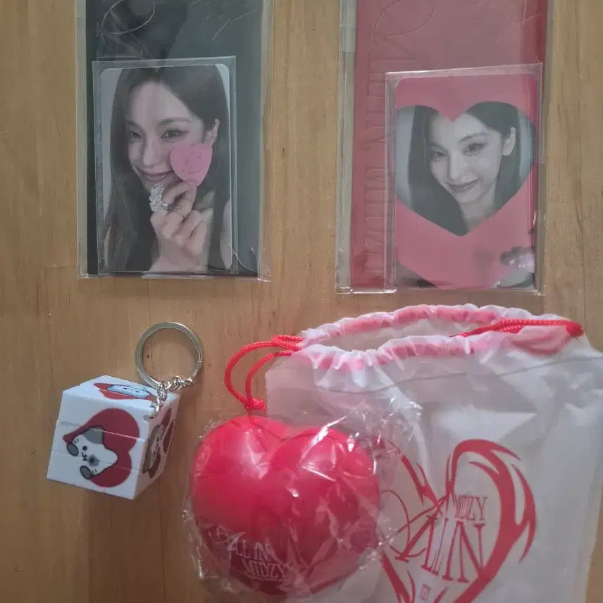 [BUNJANG] ITZY Fanmeeting Day 1 &amp; Day 2 Photocard + Gift Bundle Set / ITZY 있지 팬미팅 Fanmeeting Day1 day2 포카+기프트