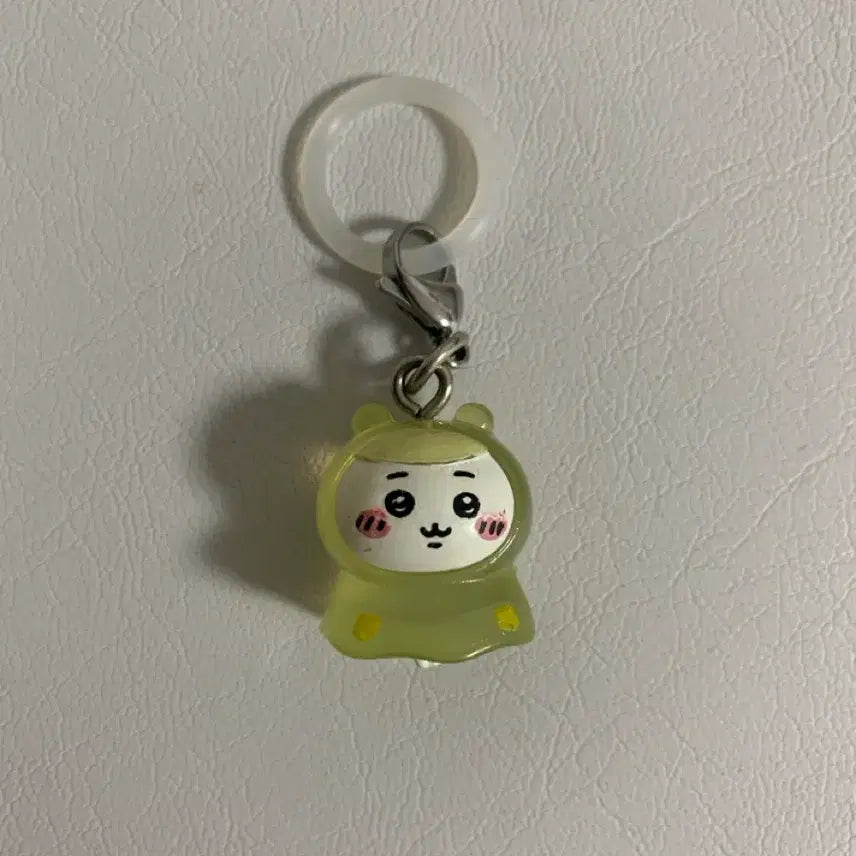[BUNJANG] Chiikawa Frog Raincoat Badge / 단종 치이카와 개구리 우비 메지루시