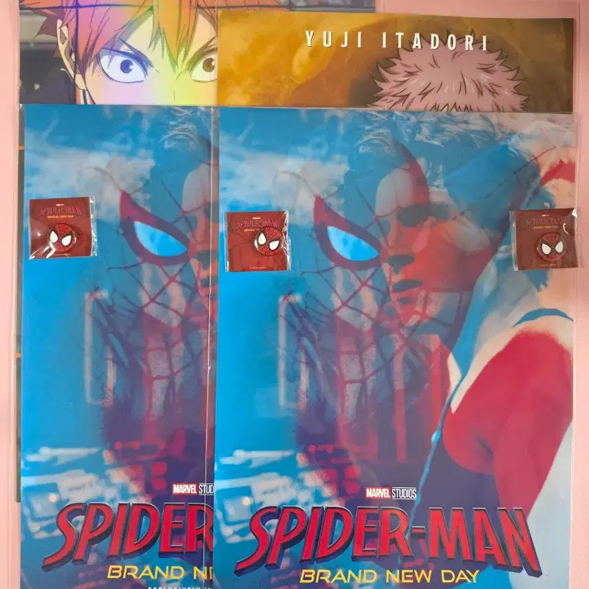 [BUNJANG] Spider-Man Dual Poster (Sealed) / 스파이더맨 듀얼 포스터 2개&amp;핀뱃지 3개(미개봉)