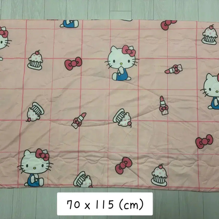 [BUNJANG] Hello Kitty Cooling Blanket Summer Blanket / 새상품 헬로키티 쿨링 담요 여름담요 냉감담요