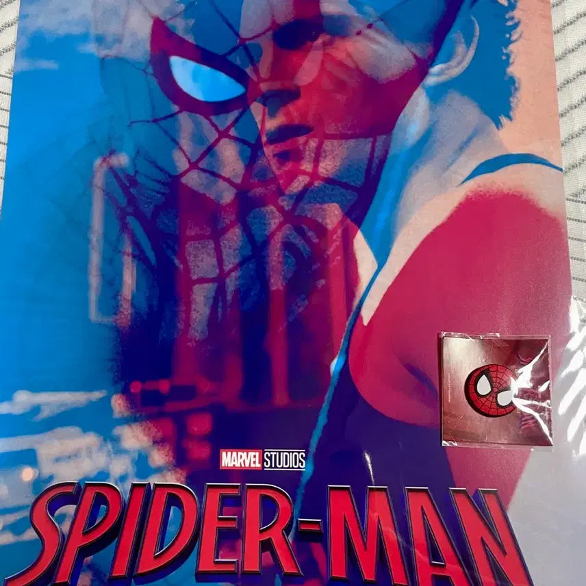 [BUNJANG] Spider-Man Dual Poster + Badge Set / 스파이더맨 듀얼 포스터 + 뱃지 세트 판매
