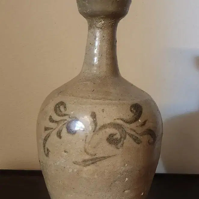 [BUNJANG] Goryeo Dynasty Celadon Iron-Painted Porcelain Wide-Mouth Vase with Floral Motif / [명품 고도자기] 고려 철화백자(분청) 초문 광구병