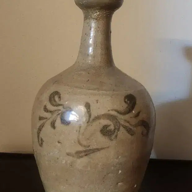 [BUNJANG] Goryeo Dynasty Celadon Iron-Painted Porcelain Wide-Mouth Vase with Floral Motif / [명품 고도자기] 고려 철화백자(분청) 초문 광구병