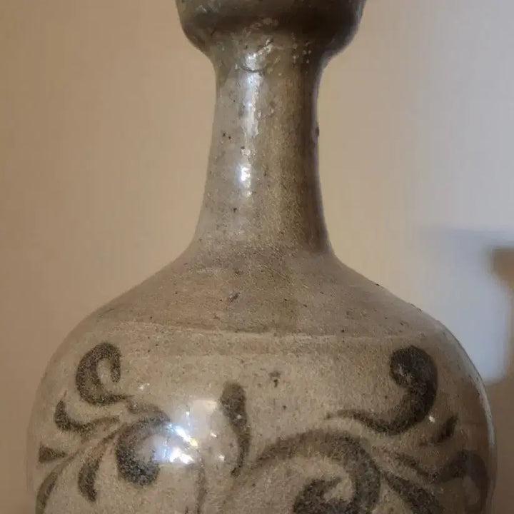 [BUNJANG] Goryeo Dynasty Celadon Iron-Painted Porcelain Wide-Mouth Vase with Floral Motif / [명품 고도자기] 고려 철화백자(분청) 초문 광구병