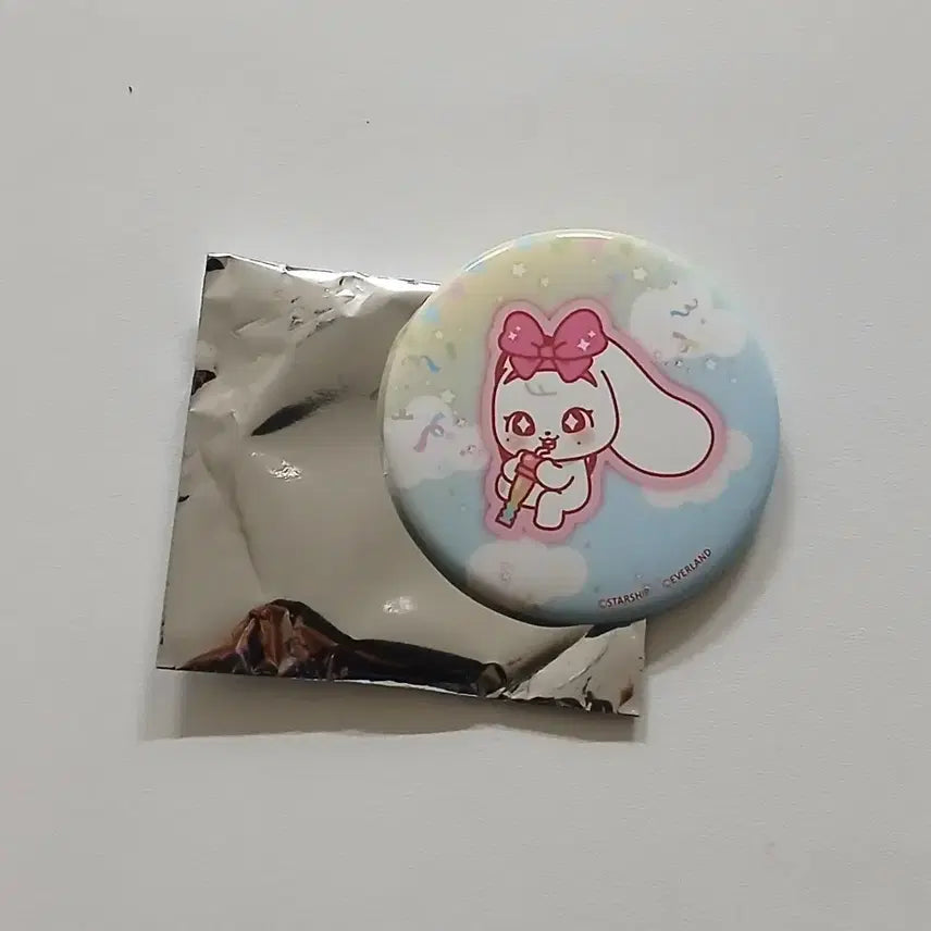 [BUNJANG] IVE Wonyoung Cherry Mini Brooch Pin / 한정 아이브 원영 핀뱃지 에버랜드아이브핀버튼  아이브체리 미니브