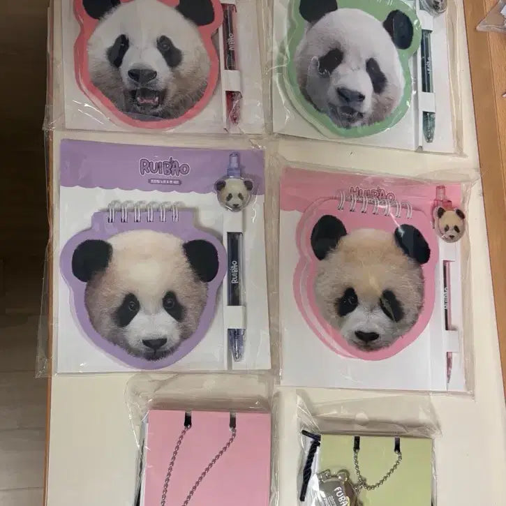 [BUNJANG] Bao Family Merchandise Bundle Set / 바오패밀리굿즈세트 바오(쌍둥이,푸바오 목걸이2종,노트4종 푸바오제외,스티커)등 일괄로 판매 해요~
