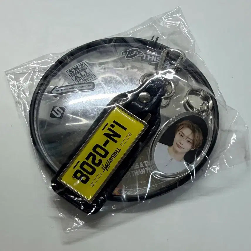 [BUNJANG] Stray Kids DISC&amp;THAT Truck Ver. I.N Mirror &amp; Keychain Set / 스트레이키즈 디스앤댓 트럭ver. 거울&amp;키체인 아이엔
