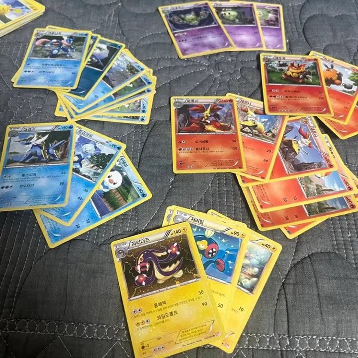 [BUNJANG] Vintage Pokemon Cards BW/XY Series Bundle Set / 떨이) 고전 포켓몬스터 드래곤 빌리지 드빌 &amp; 포켓몬 &amp; 유희왕 등 카드 및 동전, 토큰, 악세사리  BW, xy 썬더일레븐, 몬길, 공룡 등 카드 수백장 가량 일괄