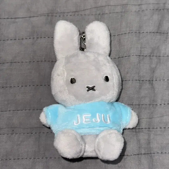 [BUNJANG] Miffy Dolhareubang Keychain Plush Doll / 제주 제주도 미피 인형 돌하르방 키링 인형 기프트 선물