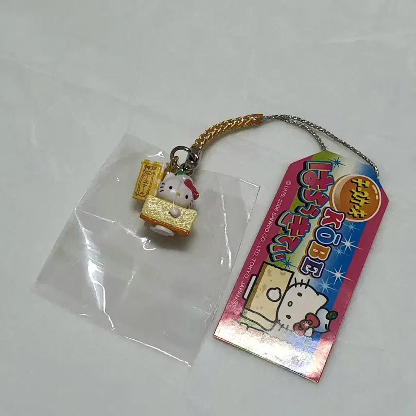 [BUNJANG] Classic Kitty Kobe Limited Edition Cheesecake Strap / 고전 키티 고베 한정 치즈케이크 스트랩