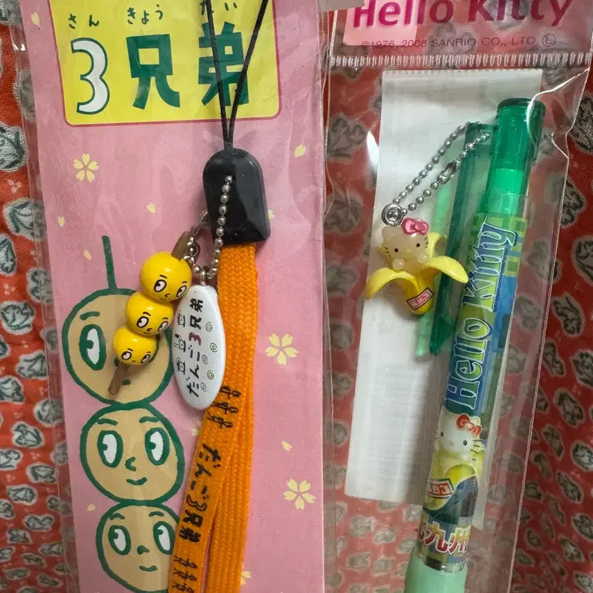 [BUNJANG] Vintage Hello Kitty Banana Ballpoint Pen &amp; Dango Strap Bundle Set / 일괄) 고전 키티 바나나볼펜 당고스트랩
