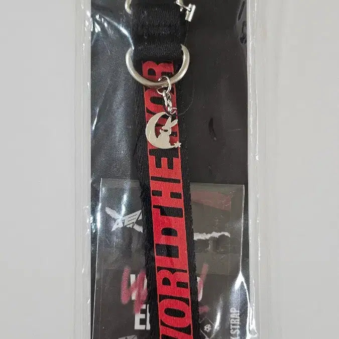 [BUNJANG] ATEEZ Choi San THE WORLD EP. FIN : WILL Light Stick Strap (Unused Photocard Included) / 에이티즈 최산 THE WORLD WILL 미친폼 팝업 MD인 키링 응원봉 스트랩 (새상품) 포카 포함