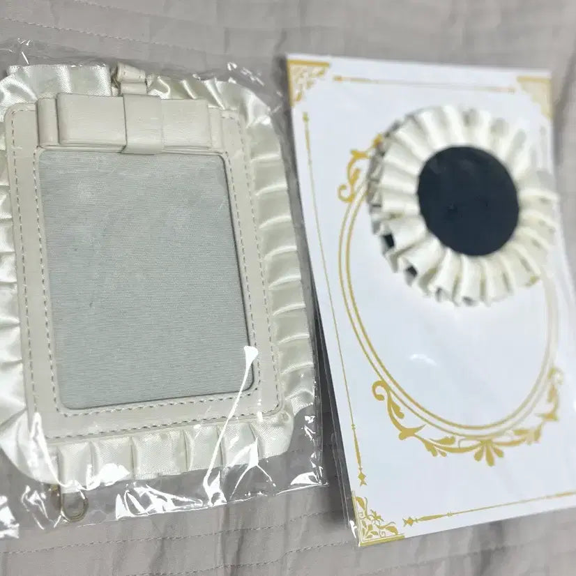 [BUNJANG] JAKAMART Photocard Holder + Pin Badge Holder - Ivory / 자카마트 포카홀더+핀뱃지홀더 아이보리