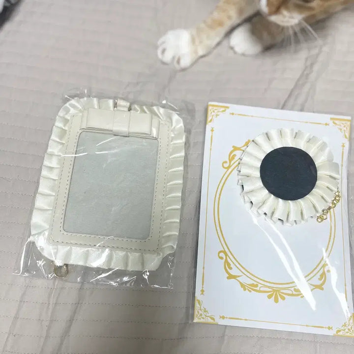 [BUNJANG] JAKAMART Photocard Holder + Pin Badge Holder - Ivory / 자카마트 포카홀더+핀뱃지홀더 아이보리