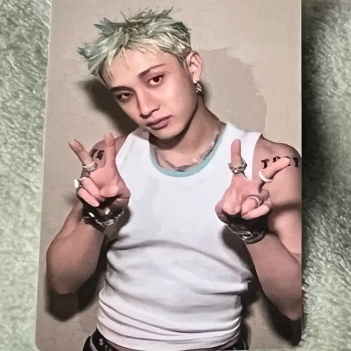 [BUNJANG] Stray Kids SKZ THIS MAN POP-UP T-Shirt Photocard Bang Chan / 스트레이키즈 스키즈 디스앤댓 팝업 티셔츠 포카 방찬