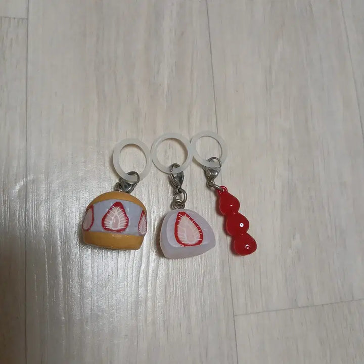 [BUNJANG] Bandai Sweets Mezushi Strawberry Dessert Gacha Figure Keychain Set / 반다이 스위츠 메지루시 딸기 디저트 키링 가챠 피규어