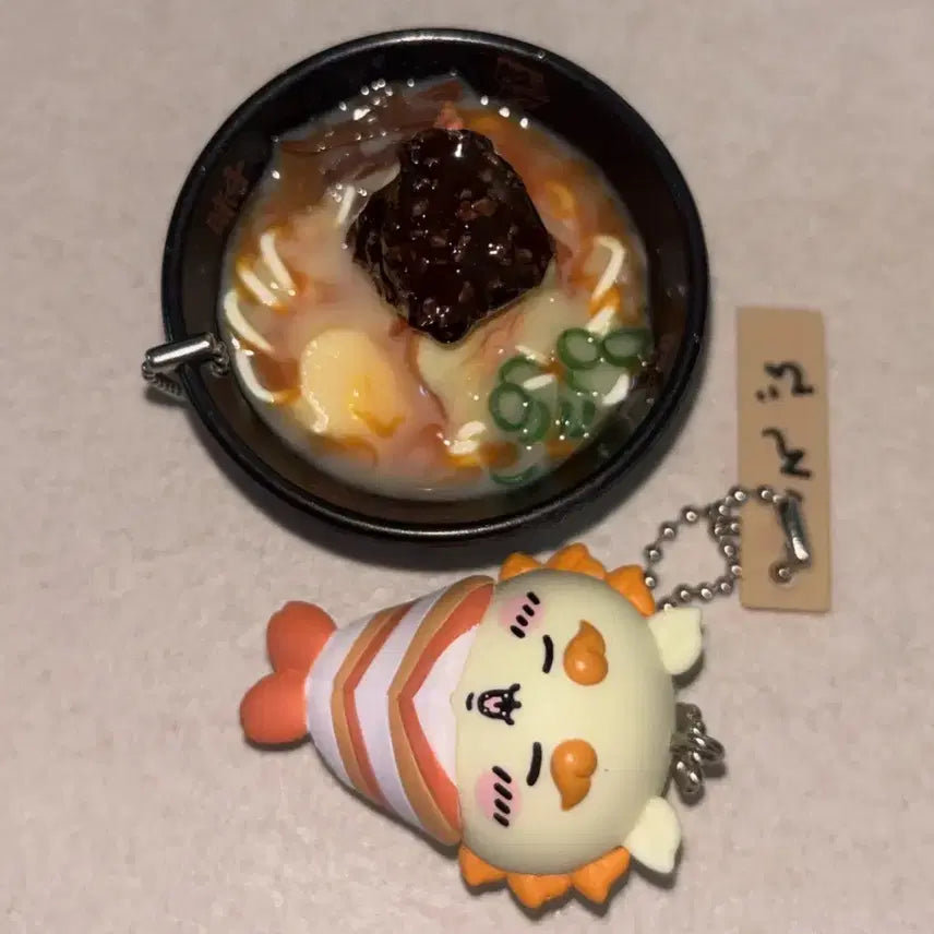 [BUNJANG] Chikawa Sushi Shisa &amp; Karai Ramen Gacha Set / (2종세트) 먼작귀 치이카와 시사 초밥 가챠 + 카라이 라멘 가챠