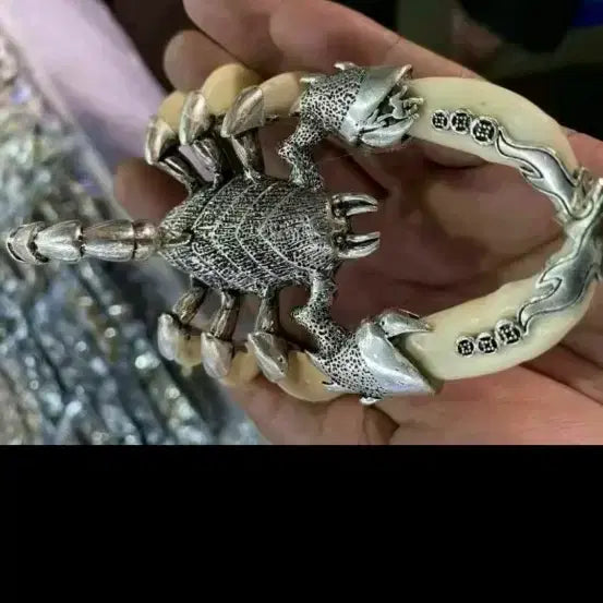 [BUNJANG] Tibetan Silver Scorpion Figurine / 티베트 은 늑대이빨 전갈  조각상