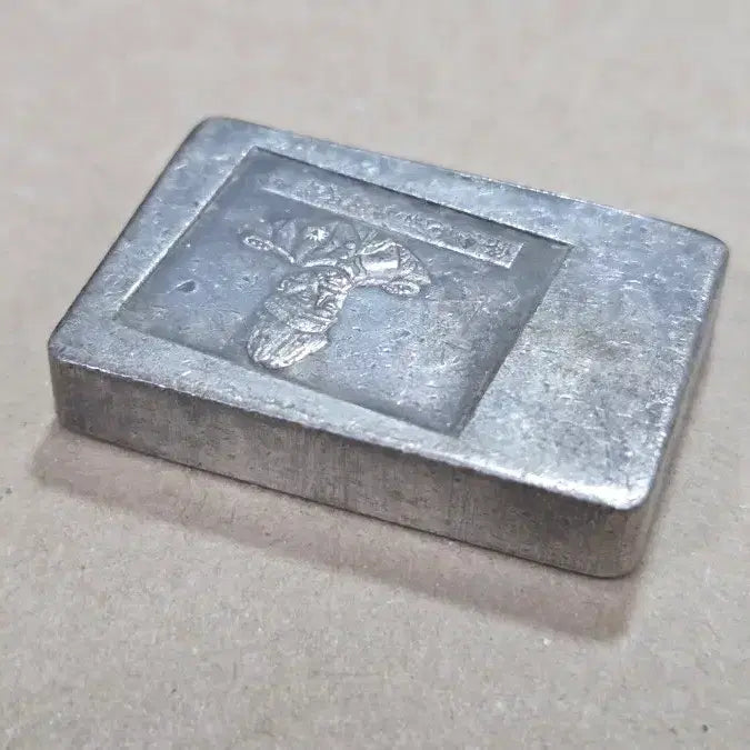 [BUNJANG] Uncertified Figure Silver Bar / 인물이 찍혀있는 은색덩어리