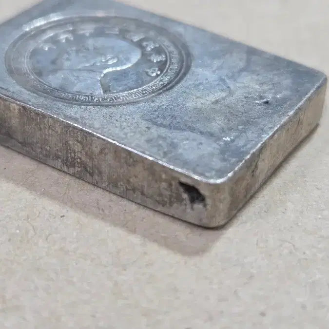 [BUNJANG] Silver Ingot with Portrait / 인물이 찍혀있는 은색덩어리
