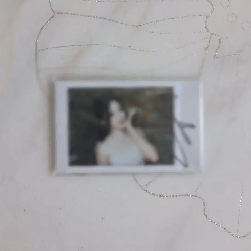 [BUNJANG]  (G)I-DLE Shuhua Signed Polaroid / 아이들 슈화 친필 싸인 폴라 폴라로이드 판매합니다.