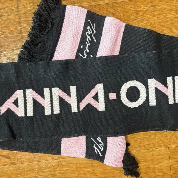 [BUNJANG] Wanna One Slogan Scarf / 워너원 슬로건 머플러