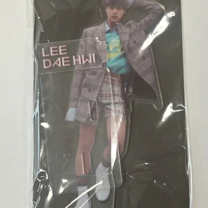 [BUNJANG] Wanna One Lee Daehwi Acrylic Standee / 워너원 이대휘 아크릴 등신대 팝니다!!