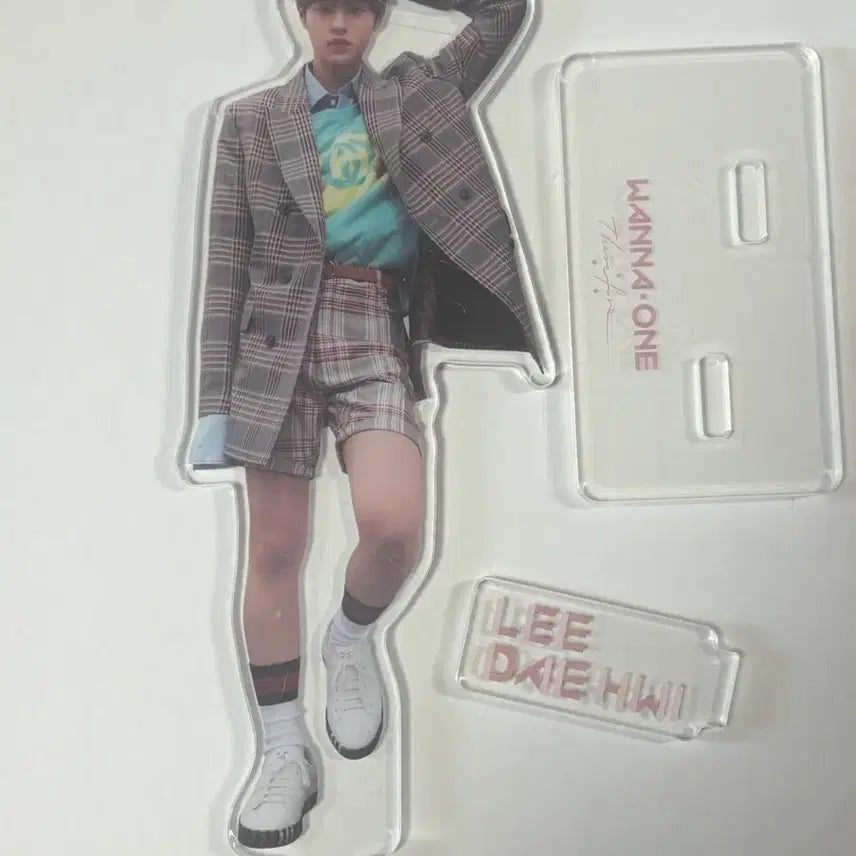 [BUNJANG] Wanna One Lee Daehwi Acrylic Standee / 워너원 이대휘 아크릴 등신대 팝니다!!