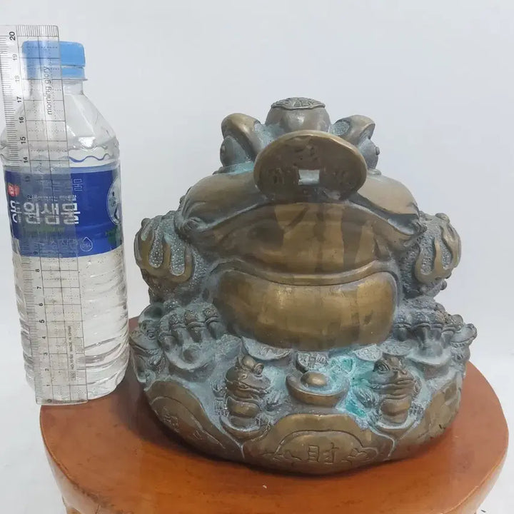 [BUNJANG] Manmuldang Brass Lucky Toad Figurine / 황동 복 두꺼비-  만물당. 소품용
