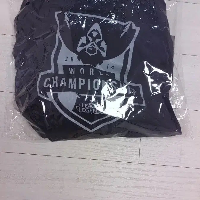 [BUNJANG] League of Legends 2014 World Championship Cape and Poro Plush Doll / 리그오브레전드 2014 월드챔피언십 망토와 포로인형